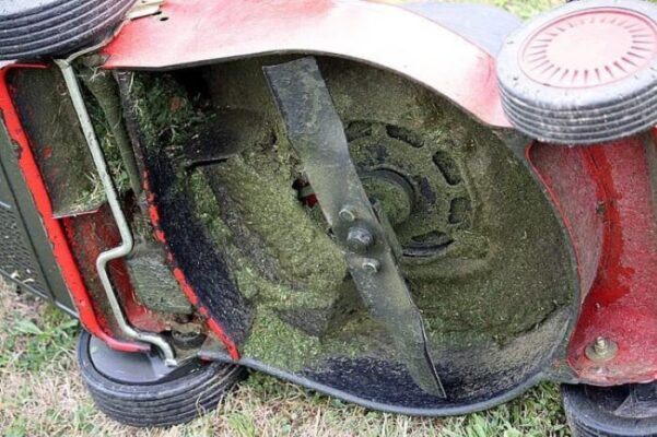 Which Way are Lawn Mower Blades Threaded?