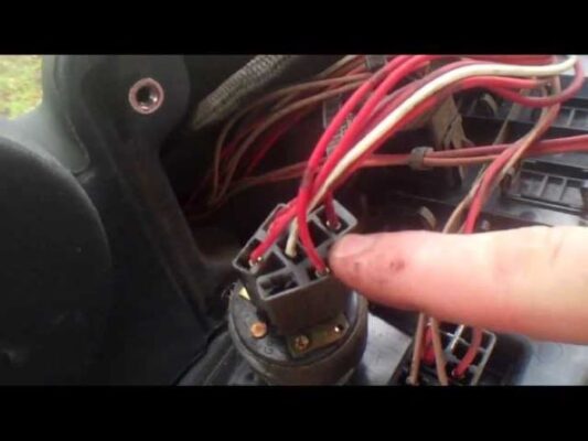 How to Hot Wire a Lawn Mower